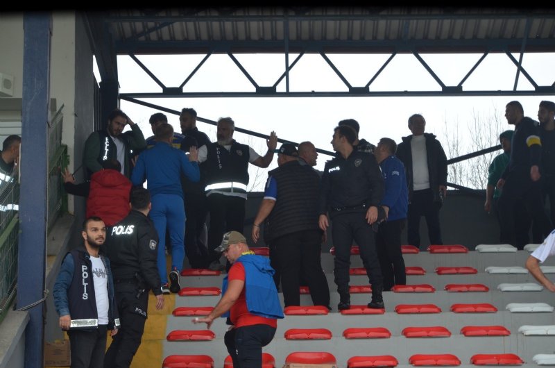 AMATÖR LİG MAÇINDA OLAY! - 3