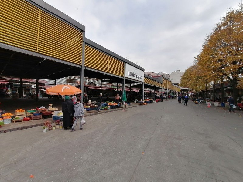 BU MEYVE SANKİ ECZA DEPOSU! - 4