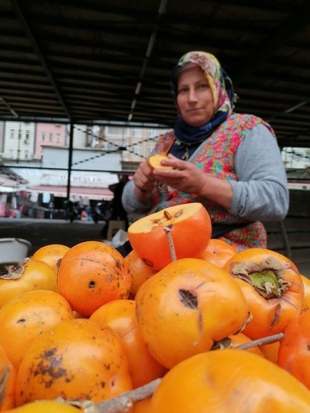BU MEYVE SANKİ ECZA DEPOSU! - 5