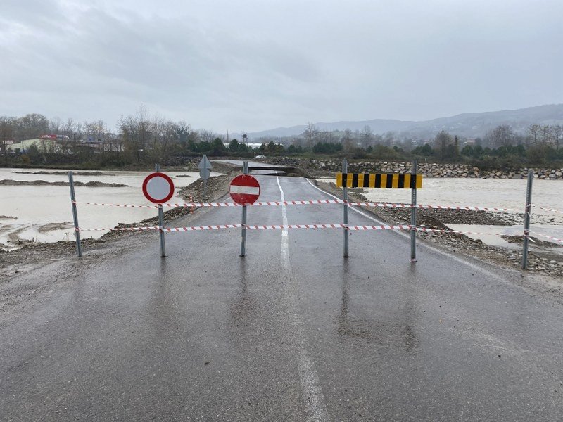 GEÇİCİ SERVİS YOLU YIKILDI! - 4