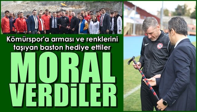 Kömürspor´a arması ve renklerini taşıyan baston hediye ettiler… MORAL VERDİLER