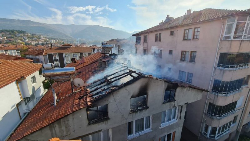 MANGALDAKİ ATEŞ EVİ KÜL ETTİ - 3