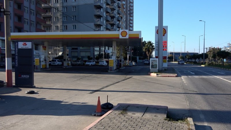 MOTOSİKLET AKARYAKIT İSTASYONUNDA ALEV ALDI - 1
