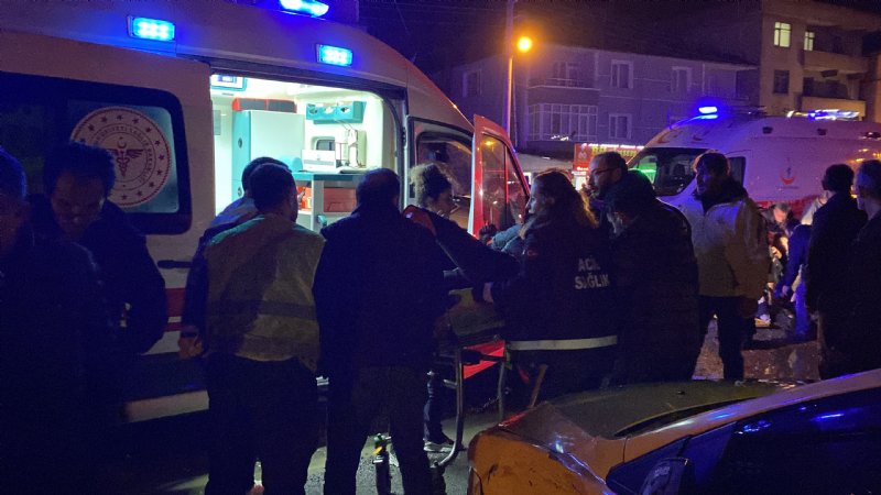 Motosiklet ticari taksiyle çarpıştı: 2 yaralı - 5