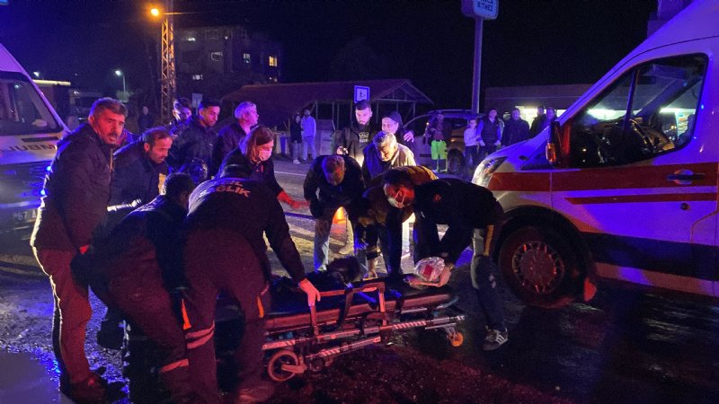 Motosiklet ticari taksiyle çarpıştı: 2 yaralı - 6