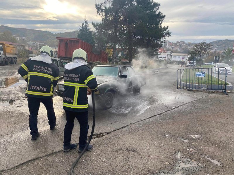 SANAYİDE ARAÇ YANGINI - 1