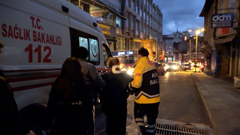 Yoldan geçerken gelen araçtan kaçmak istedi… DÜŞEREK YARALANDI  - 1