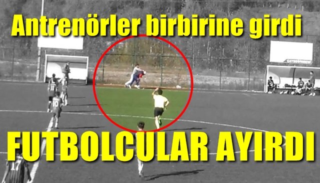 Yumruk yumruğa kavga eden antrenörleri futbolcular ayırdı 