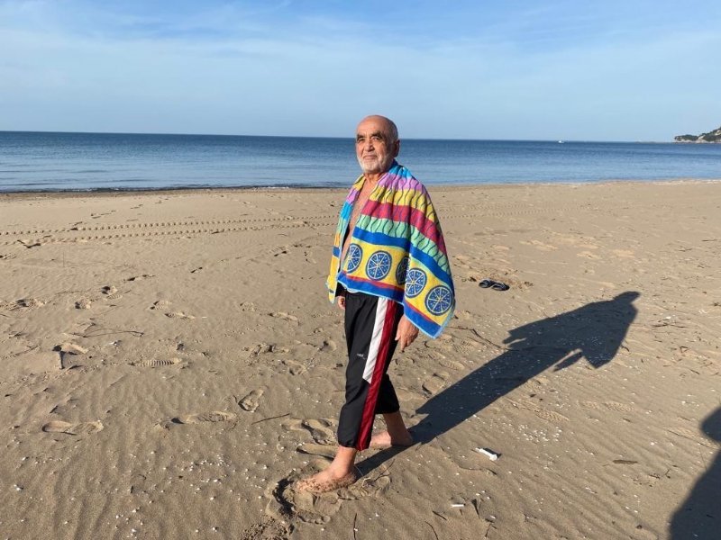 74 YAŞINDA, KIŞ ORTASINDA DENİZE GİRDİ - 1