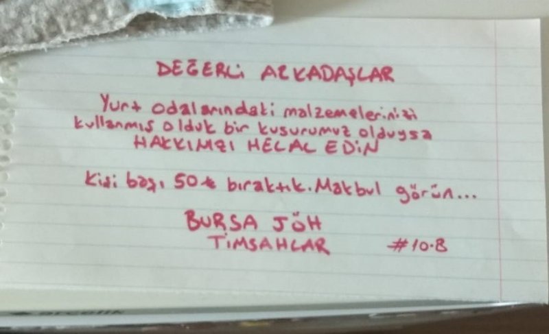 Askerler kullandıkları sabun, peçete ve şampuan için para bıraktılar; birer tane de not… - 2