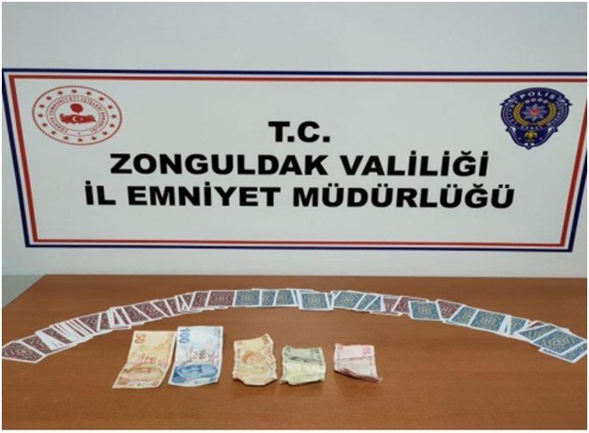 Ereğli’de kahvehaneye kumar baskını… ORTADAKİ PARANIN ELLİ KATI CEZA YEDİLER - 1