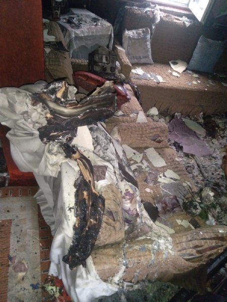 Ev kullanılamaz hale geldi… 3’Ü ÇOCUK 4 KİŞİ ÖLÜMDEN DÖNDÜ - 4