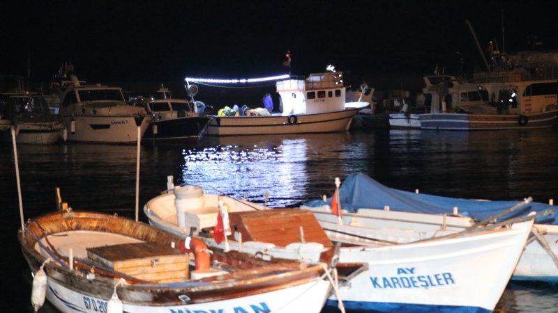 Kandilli-Ilıksu arasında balıkçı teknesinden düştü…  TAYFAYI ARAMA ÇALIŞMALARI SÜRÜYOR - 4