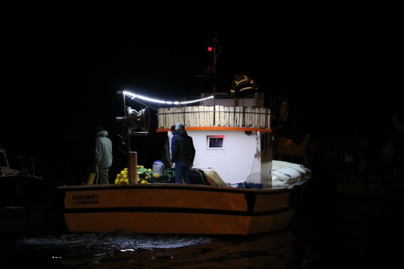 Kandilli-Ilıksu arasında balıkçı teknesinden düştü…  TAYFAYI ARAMA ÇALIŞMALARI SÜRÜYOR - 6