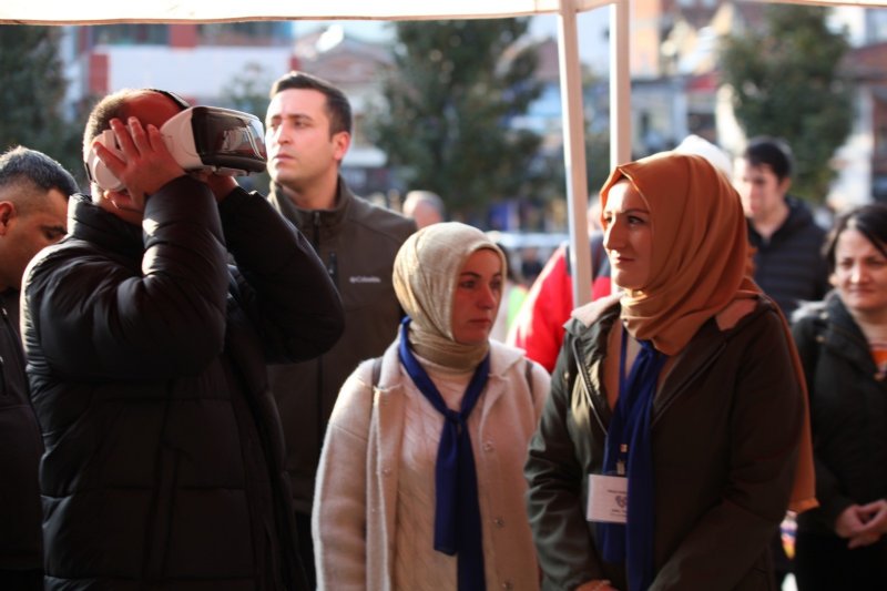 Sanal gözlükle dünyaya bir günlüğüne otizmli bireylerin gözünden baktılar - 2
