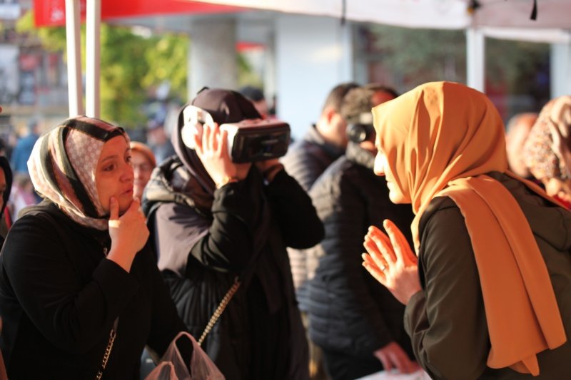 Sanal gözlükle dünyaya bir günlüğüne otizmli bireylerin gözünden baktılar  - 4