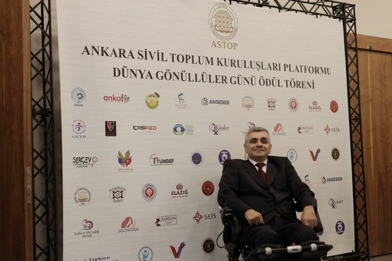 “YILIN GÖNÜLLÜSÜ ÖDÜLÜ” ŞENTÜRK’E - 4