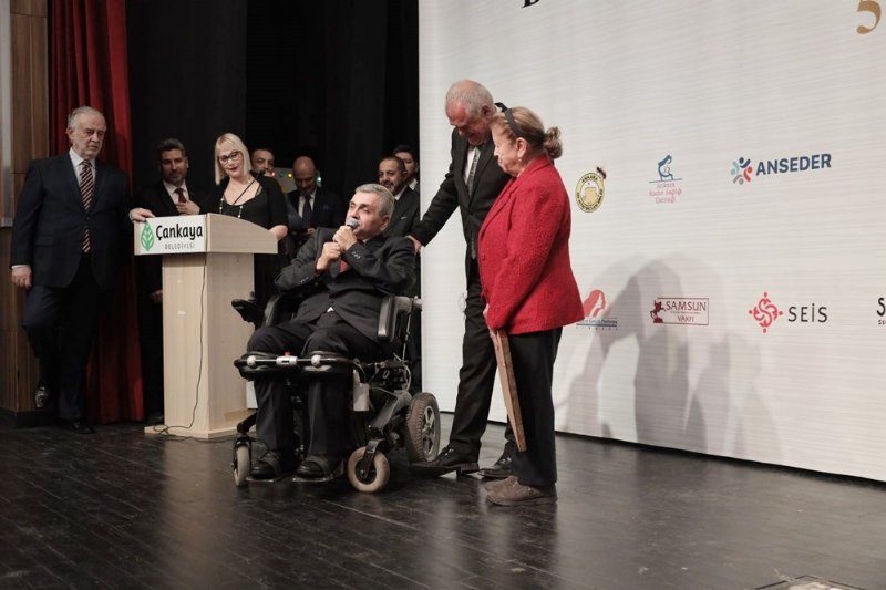 “YILIN GÖNÜLLÜSÜ ÖDÜLÜ” ŞENTÜRK’E - 5