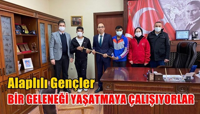 BİR GELENEĞİ YAŞATMAYA ÇALIŞIYORLAR