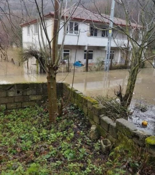 DERE TAŞTI, EVLER BOŞALTILDI! - 1