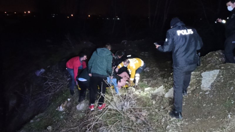 Düzce’de otomobil dereye uçtu, 3 yaralı - 1
