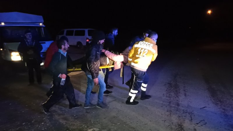 Düzce’de otomobil dereye uçtu, 3 yaralı - 2