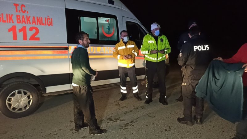 Düzce’de otomobil dereye uçtu, 3 yaralı - 5