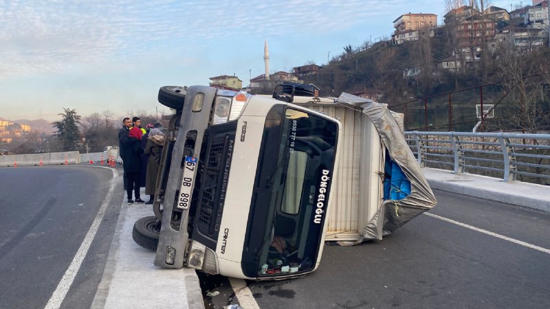 KÖPRÜLÜ KAVŞAKTA YAN YATTI! - 1