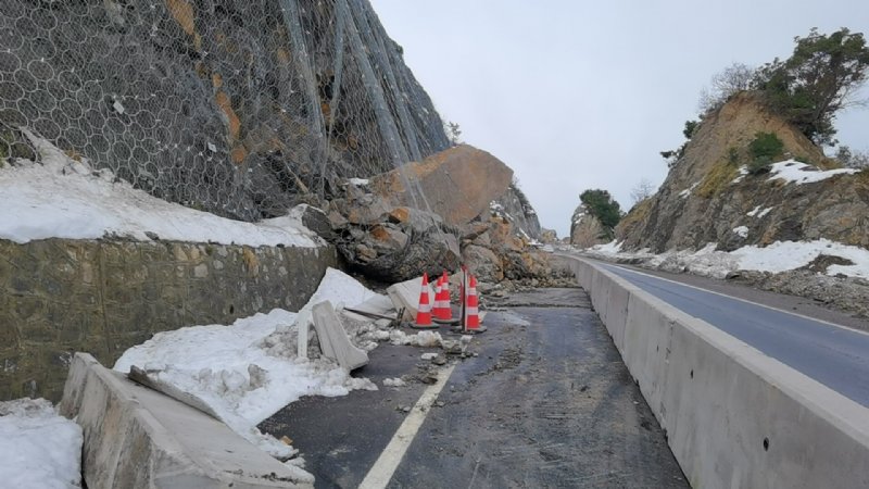 O GÜZERGÂHTA ‘YİNE’ HEYELAN! - 3