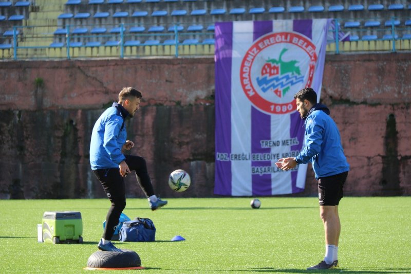 TAKIMLA İLK ANTRENMANA ÇIKTI - 1