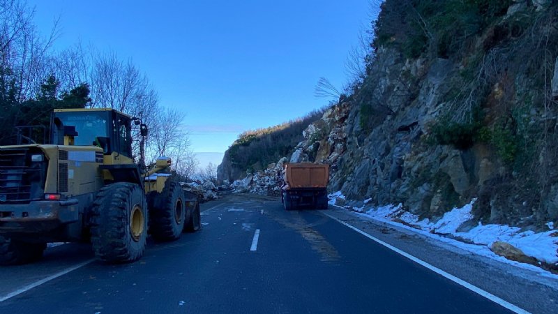 Zonguldak-Ereğli yolunda heyelan - 1