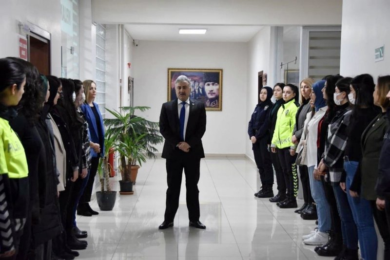 Kadın polislerin Dünya Kadınlar Günü’nü kutladı - 1