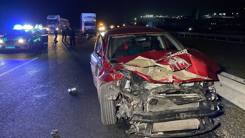 KAMYON İLE OTOMOBİL ÇARPIŞTI: 3 YARALI - 1