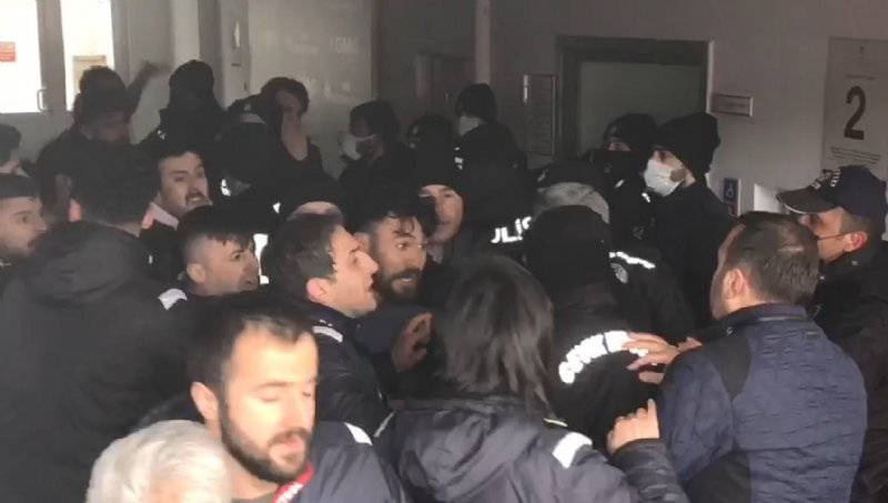 MAÇ BİTİNCE BİRBİRİNE GİRDİLER - 1