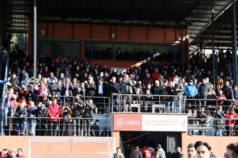 Şehit Vefa Karakurdu Stadı’nda tarihi galibiyet… Ereğli Belediyespor 3-Devrek Belediyespor 1… ŞAMPİYONLUK YOLUNDA! - 6