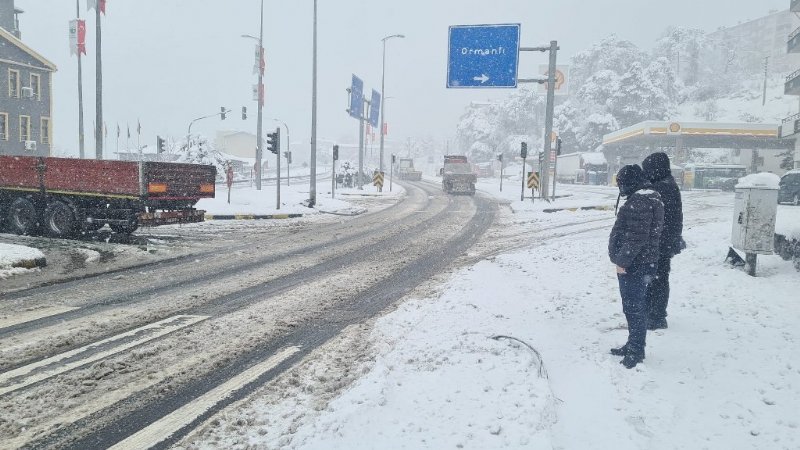 TIR, TIRAFİK IŞIKLARINA ÇARPTI - 3