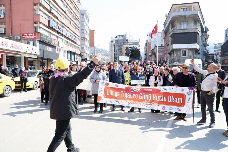 Tiyatro günü renkli görüntülere sahne oldu  - 4