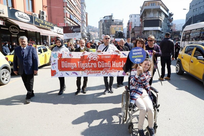 Tiyatro günü renkli görüntülere sahne oldu - 5