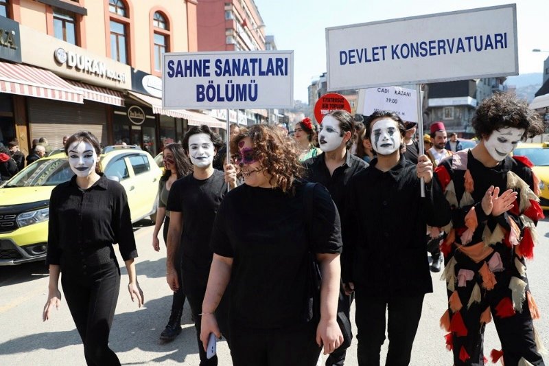 Tiyatro günü renkli görüntülere sahne oldu  - 7