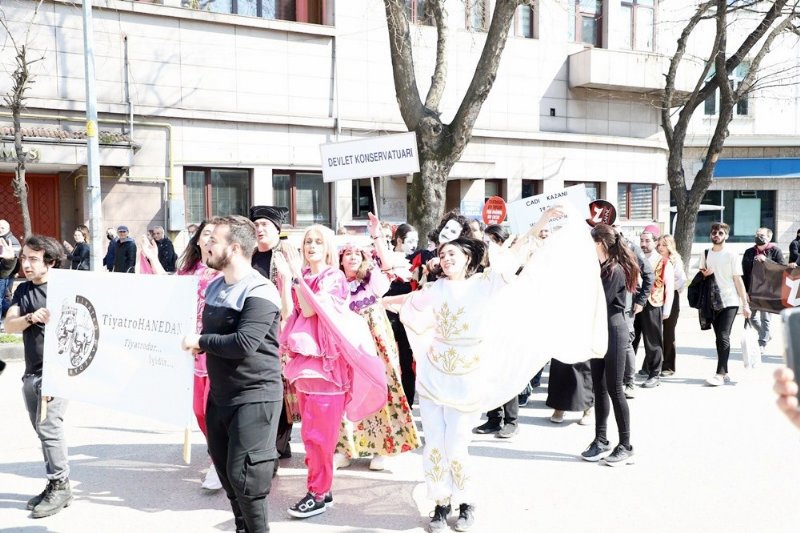 Tiyatro günü renkli görüntülere sahne oldu  - 1