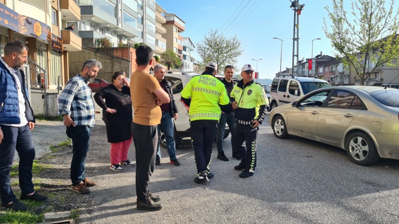 Bisikletli çocuğa otomobil çarptı - 1