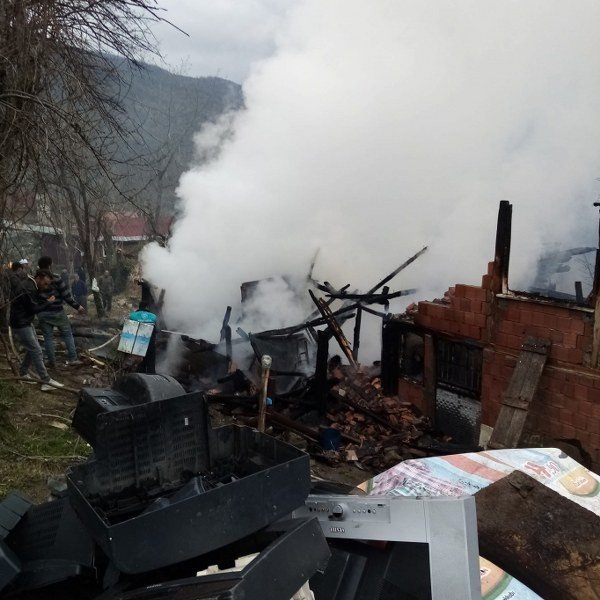 ENGELLİ ÇOCUK YANGINDA HAYATINI KAYBETTİ - 5