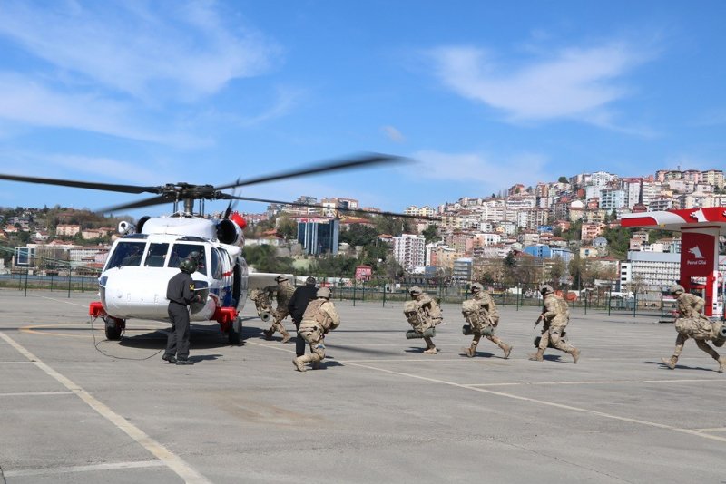 Helikopterli trafik denetimi ve komandolara fırsat eğitimi… HAVADAN DENETİM SÜRECEK! - 3