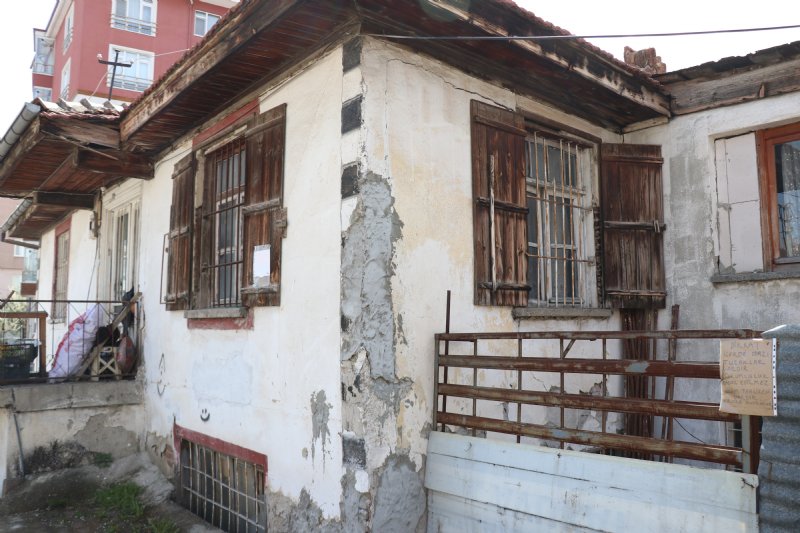 Hırsızlardan bıktı, çareyi uyarıcı notlarda buldu… “HIRSIZ BEYİN DİKKATİNE…” - 2