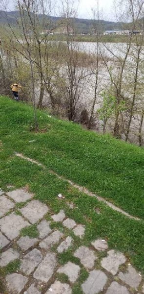 Nehre atlayan kadını ekipler kurtardı - 4