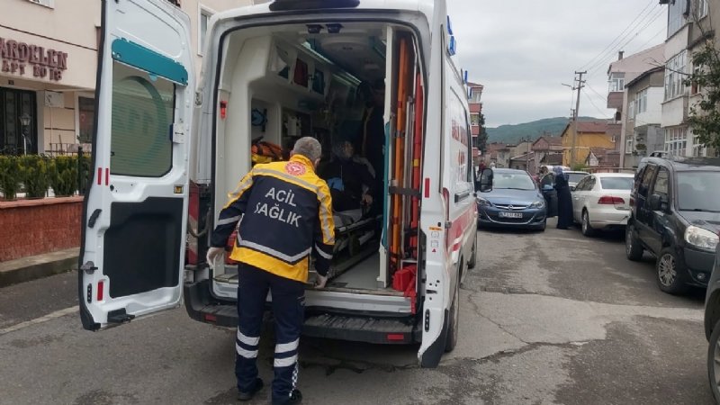 OTOMOBİL YAYAYA ÇARPTI - 1