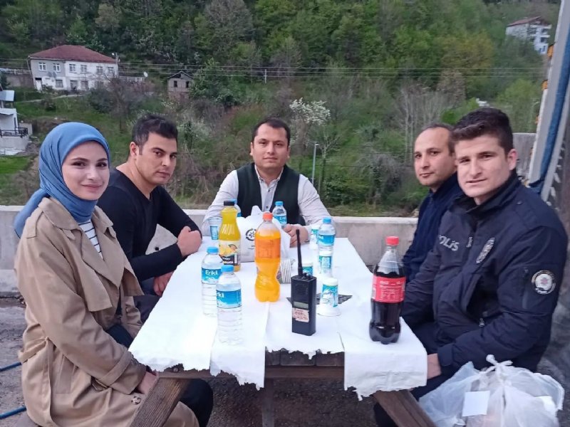 POLİS NOKTALARINA GİTTİLER, İFTAR YAPTILAR - 4