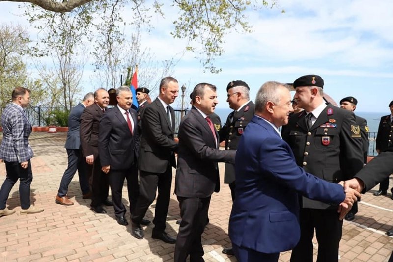 Asker ve polislerin bayramını kutladılar - 8