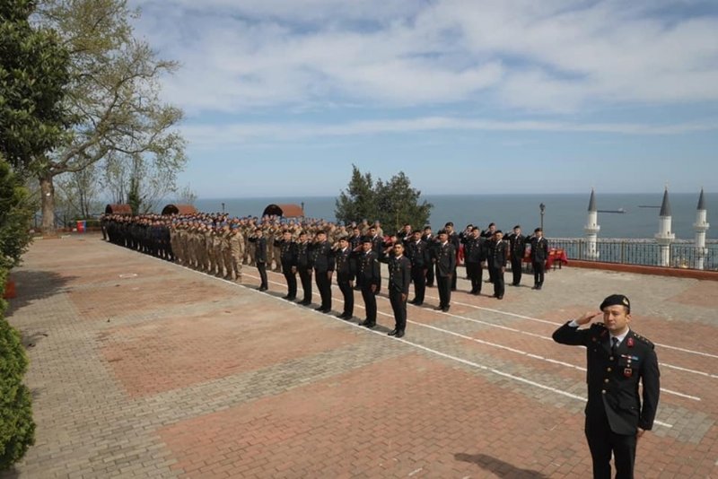 Asker ve polislerin bayramını kutladılar - 2