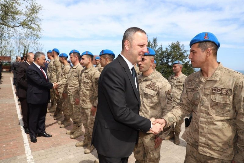 Asker ve polislerin bayramını kutladılar - 3